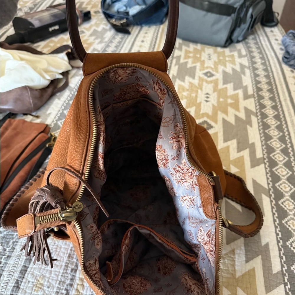 Hobo Two-Tone Brown Leather Shoulder Bag - Picture 3 of 3